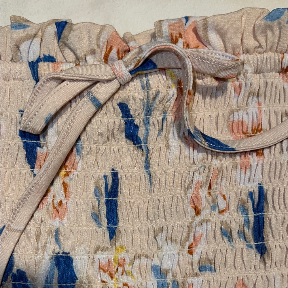 BCBGeneration Off-Shoulder Short Top - Picture 3 of 6